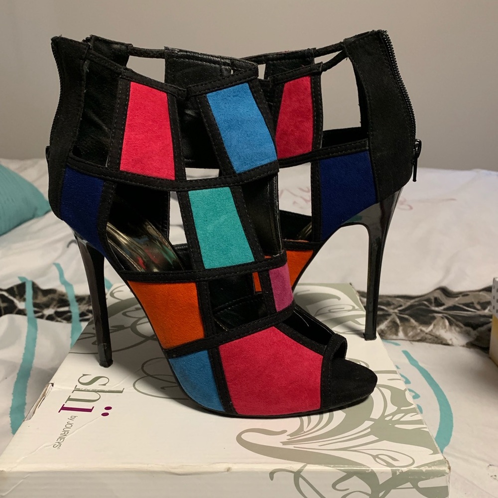 Multi color heel